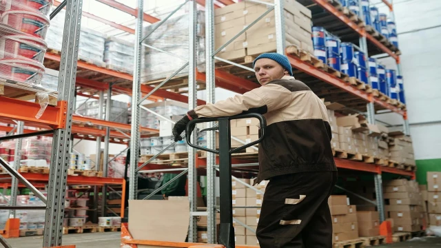 ohrannaya-i-pozharnaya-signalizaciya-na-sklade-kak-snizit-riski